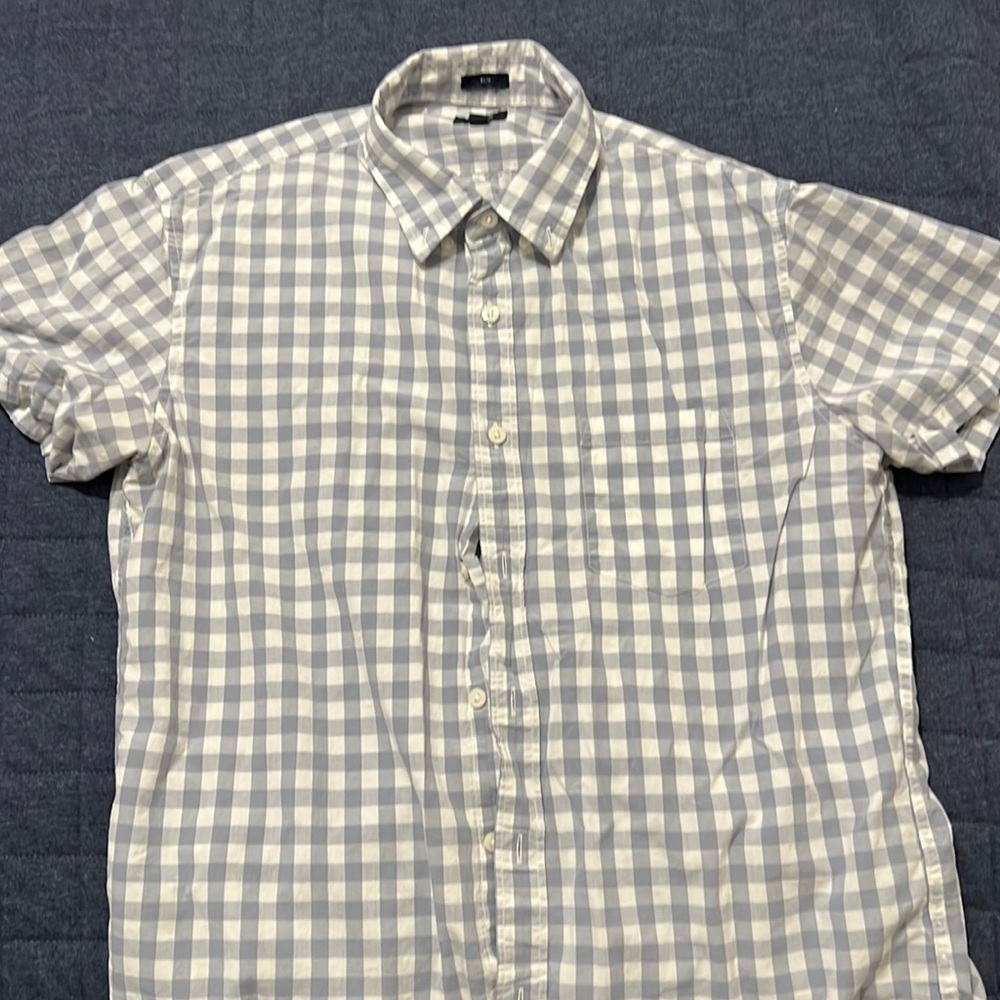 Men’s short sleeved button down